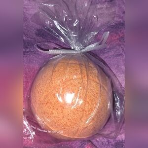 Free Throw - Vanilla Scented Basketball Bath Bomb